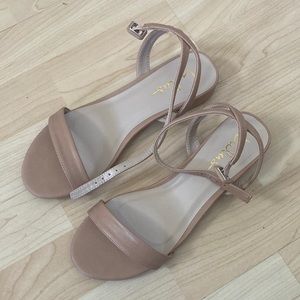 NWOT Nude Strap sandal flats, size 7